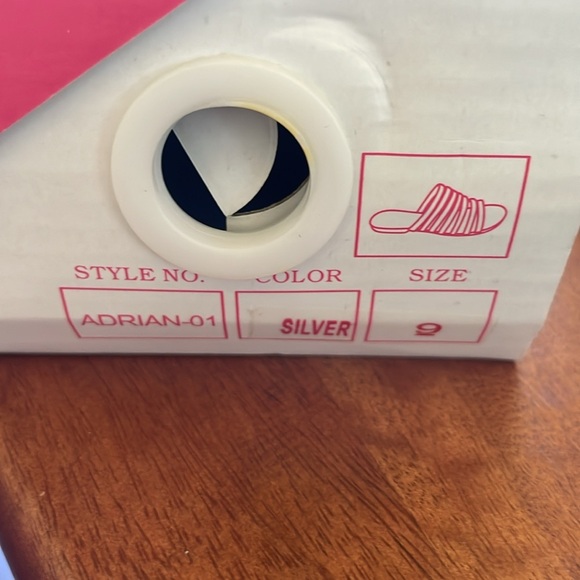 NATURE BREEZE Adrian Crystal Strappy Flat Slide Sandals Crystal Silver Size 9 - Picture 9 of 12